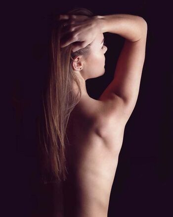 Loena hendrickx image