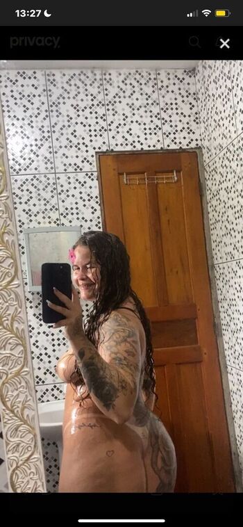 Loira da titan page 3 image