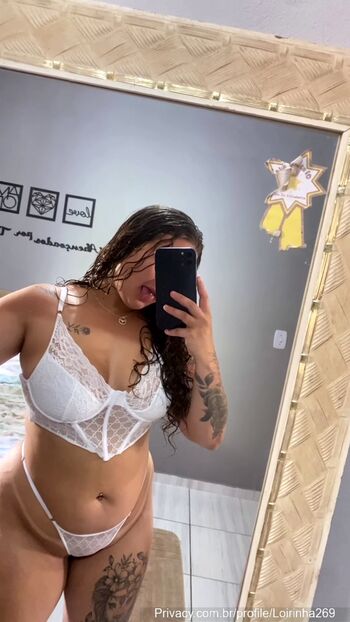 Loira da titan page 2 image