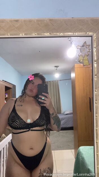 Loira da titan page 2 image