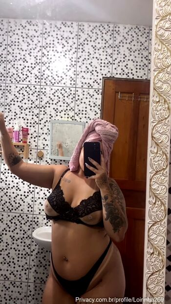 Loira da titan page 2 image