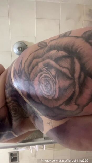 Loira da titan page 2 image