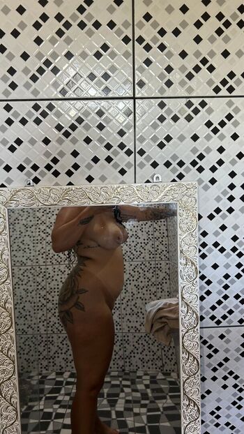 Loira da titan image