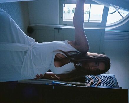 Lola consuelos image