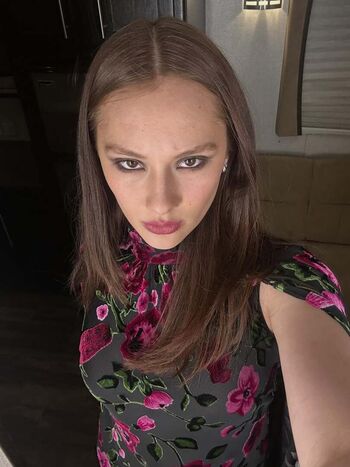 Lola tung image