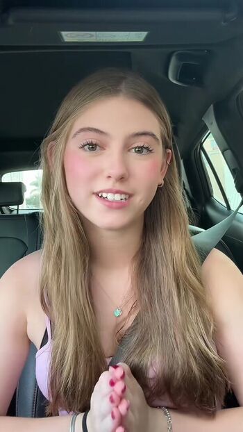 Lorena queiroz image