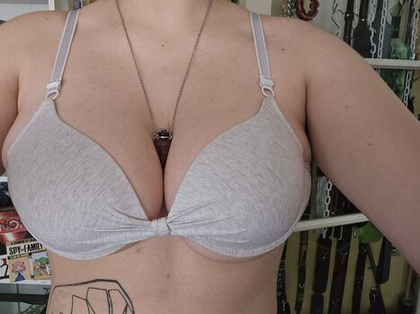 Lorzi geekette image