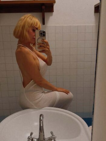 Lottie gio image