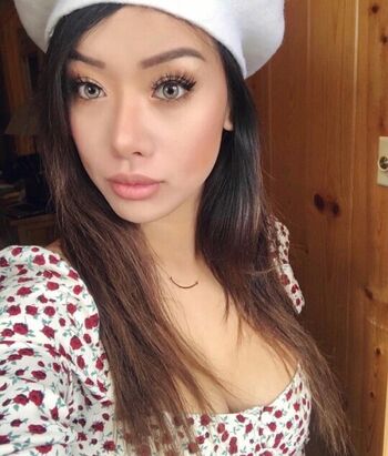 Lovelynnc page 2 image