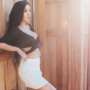 Lovelynnc page 2 image