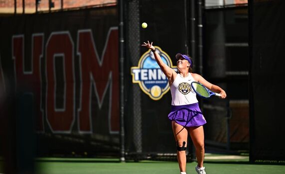 Lsu woman tennis image