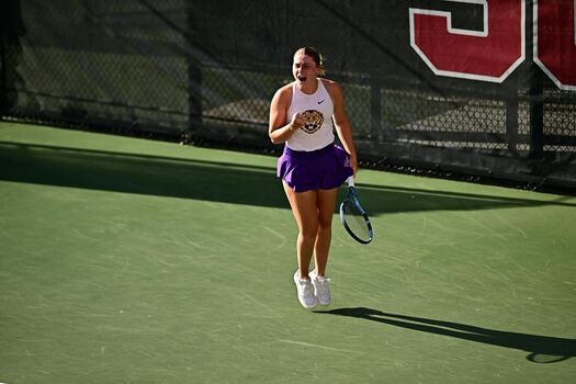 Lsu woman tennis image