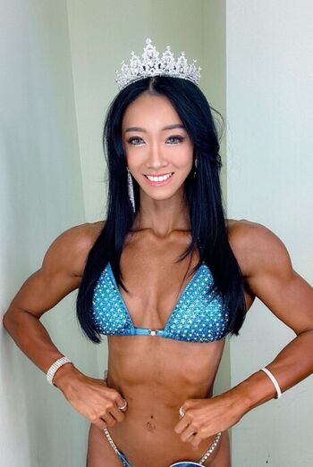 Luó Yùtíng 小八