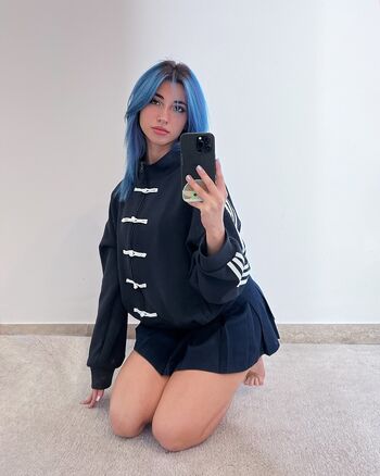 Lucrelisa 1 page 2 image