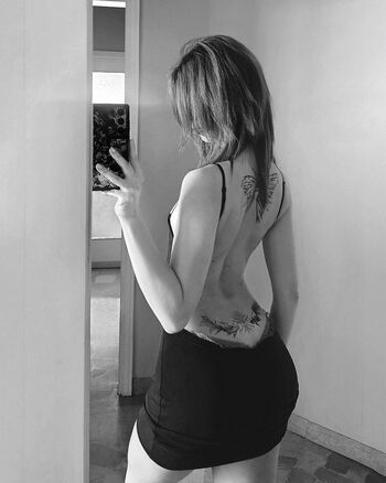 Lucrelisa 1 page 2 image