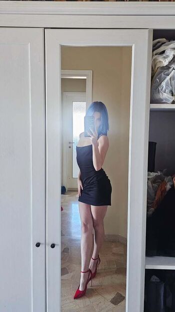 Lucrelisa 1 page 2 image