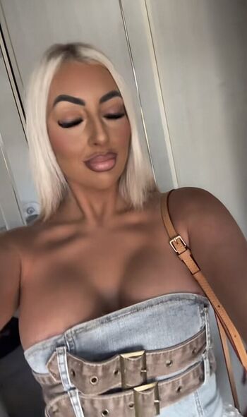 Lucyrebeccaofficial image