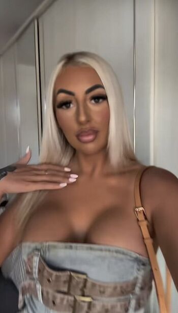 Lucyrebeccaofficial image