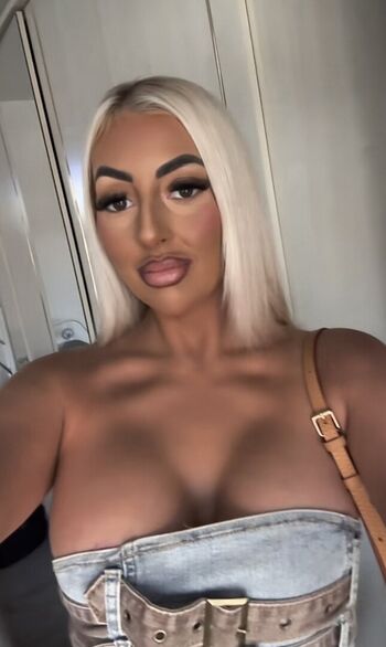 Lucyrebeccaofficial image