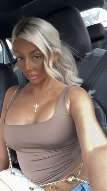 Lucyrebeccaofficial image