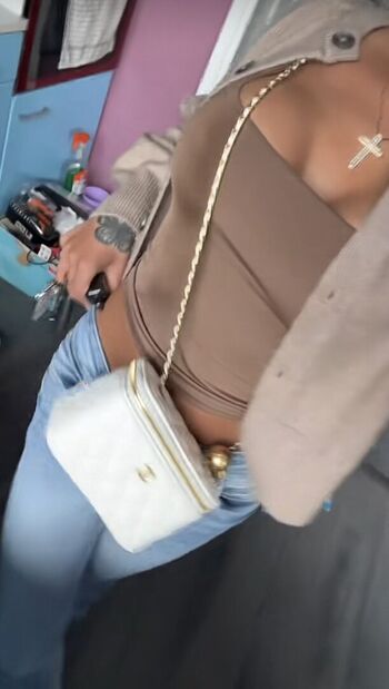 Lucyrebeccaofficial image