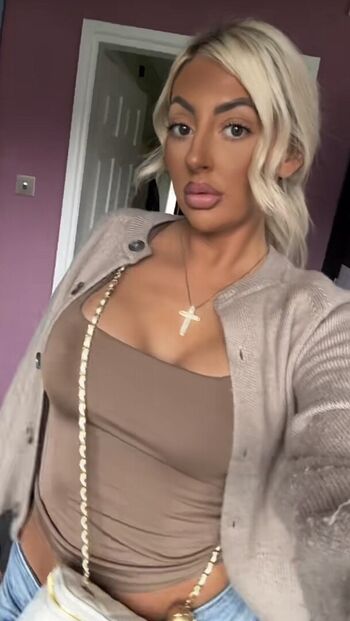 Lucyrebeccaofficial image