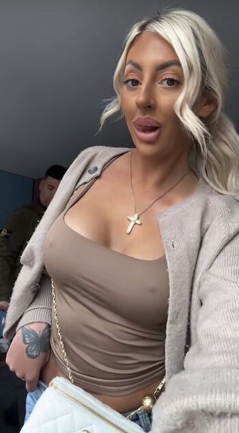 Lucyrebeccaofficial image