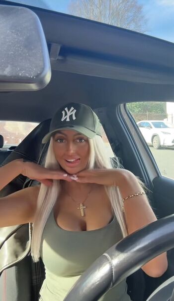 Lucyrebeccaofficial image