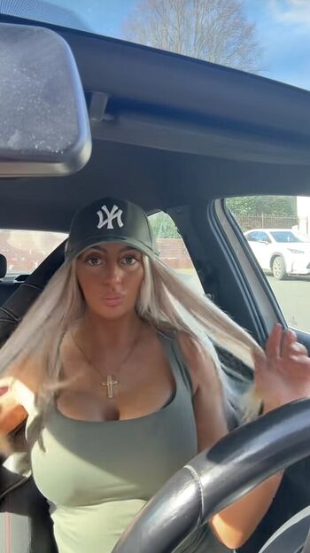 Lucyrebeccaofficial image