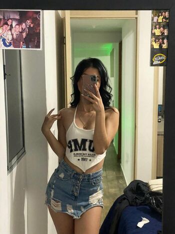 Luisa valencia image