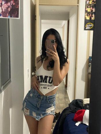 Luisa valencia image