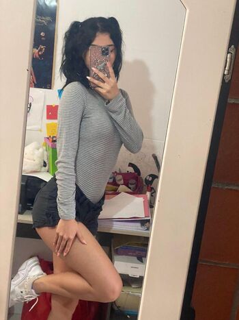Luisa valencia image