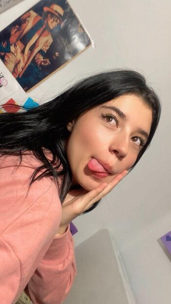 Luisa valencia image