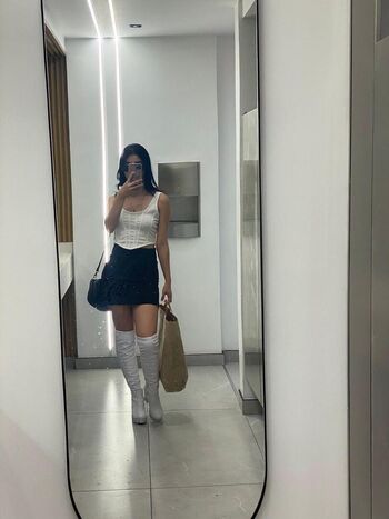 Luisa valencia image