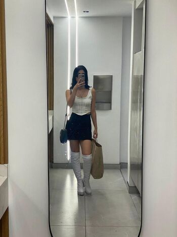 Luisa valencia image