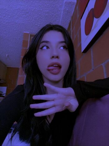 Luisa valencia image