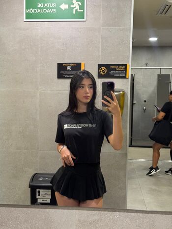 Luisa valencia image