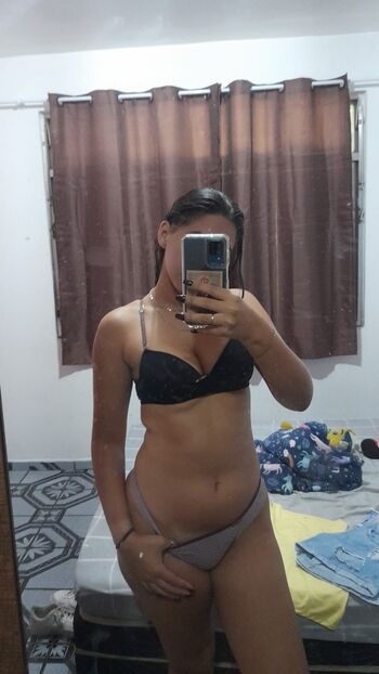 Luiza novinha image