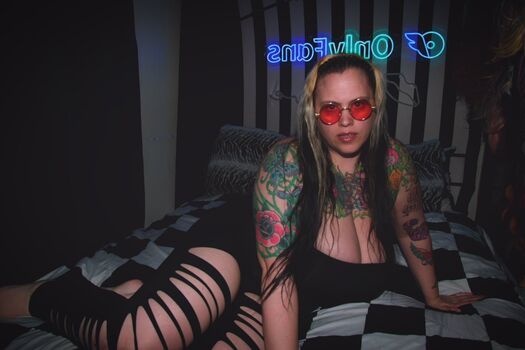 Luna knoxx image