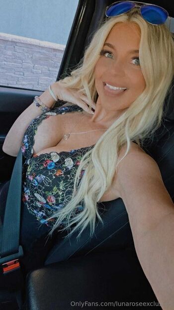 Lunaroseverified page 2 image