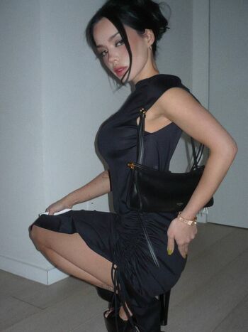 Lyna com image
