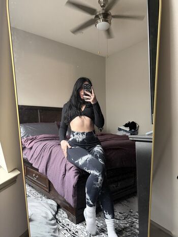 Lyndi 1 image