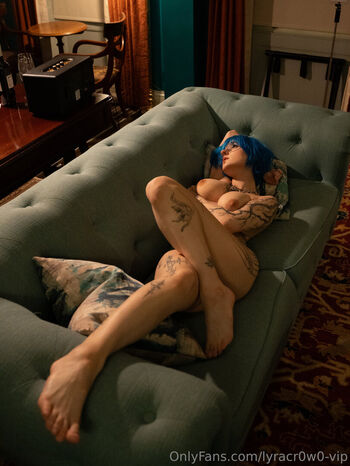 Lyra crow 1 page 2 image