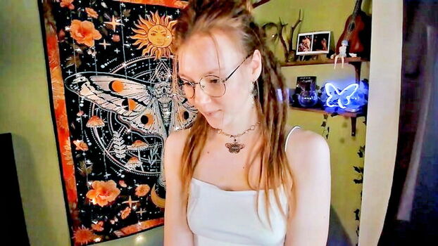 Lyra thenymph image