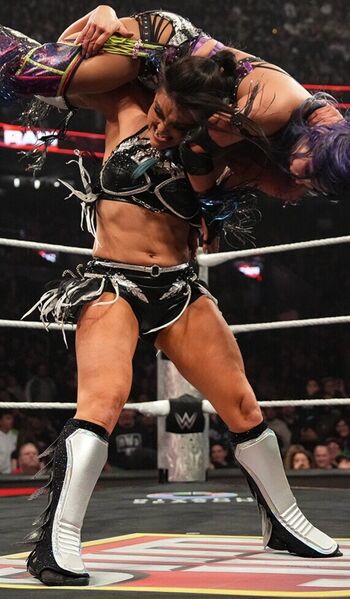 Lyra valkyria page 2 image