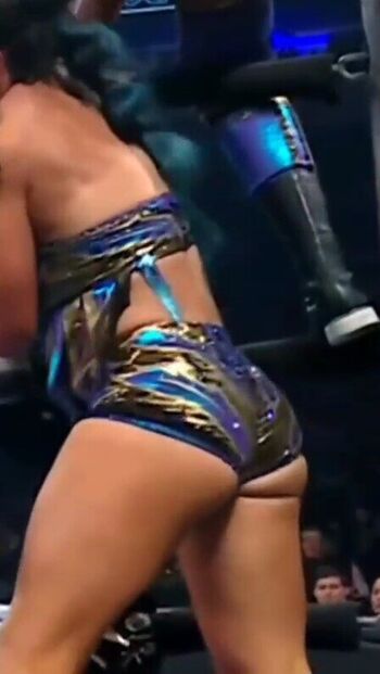 Lyra valkyria page 2 image