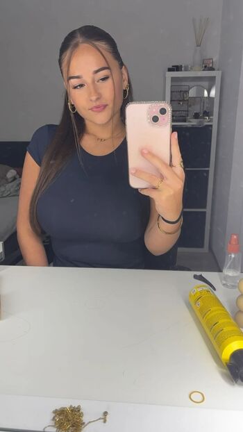 Maaike roellies page 3 image