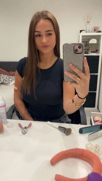 Maaike roellies page 3 image