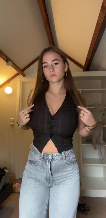 Maaike roellies page 2 image