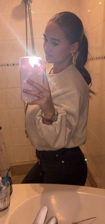 Maaike roellies page 2 image